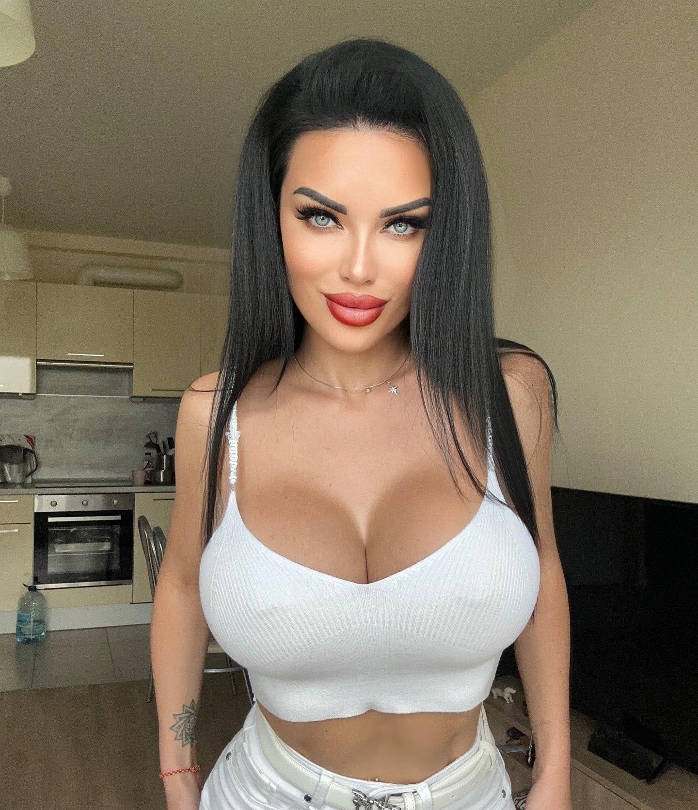 Оксана привлекательная девушка из Новокуйбышевска цена от 6000 руб